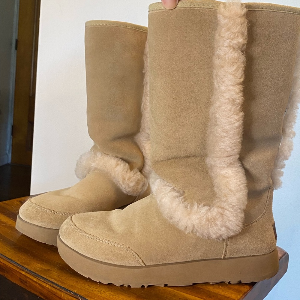 UGG, light tan size 8 1/2 woman